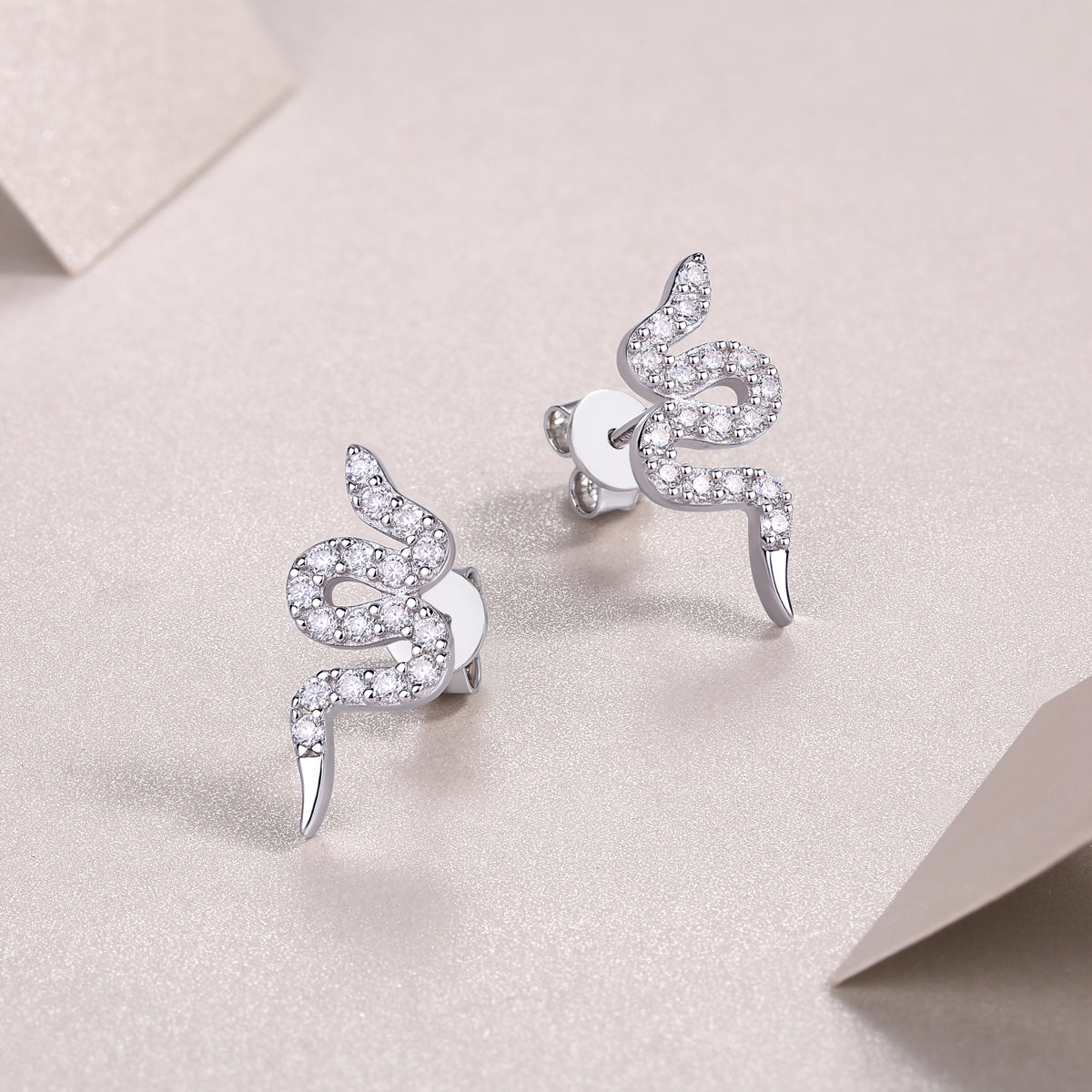 STRAZIA – Orecchini "Medusa" Intrecciato in Argento S925 con Moissanite
