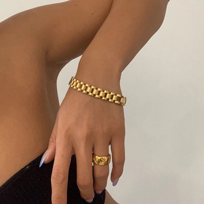 STRAZIA® - Bracciale ROLLY - Eleganza Geometrica in Acciaio al Titanio Placcato Oro